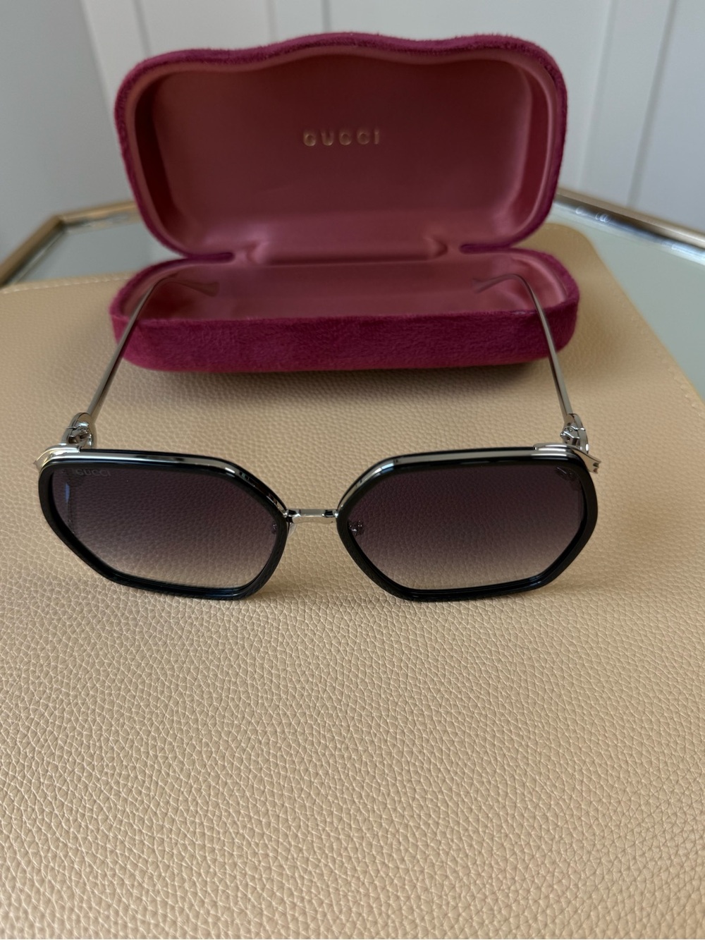Gucci Black and Gold Oversized Gradient Sunglasses - Picture 4 of 9